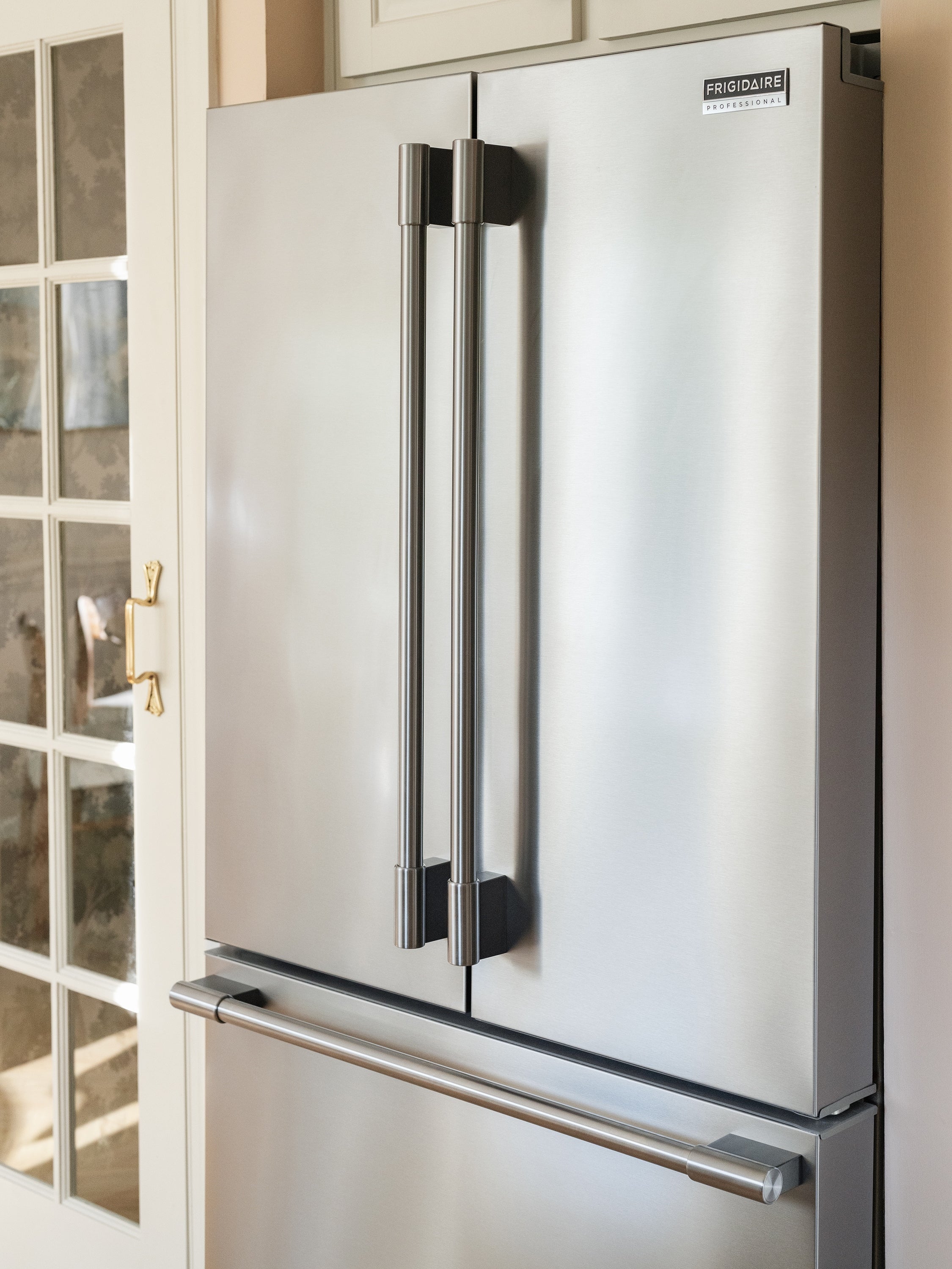 Professional Counter-Depth 23.3-Cu Ft 3 -Door 36-In Wide French Door Refrigerator with Ice Maker ( Smudge-Proof Stainless Steel ) ENERGY STAR Certified